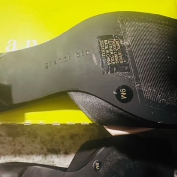 Gianni Bini Brand New Black Pumps with BIG White Bow - Size 9 M - Picture 11 of 11